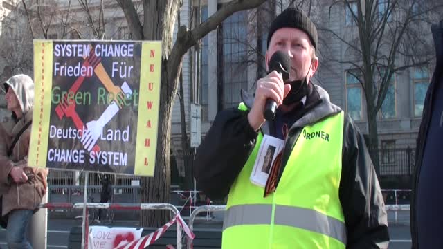 Rüdiger Hoffman erklärt den rechten Ukraine-Sektor das westliche Wertesystem