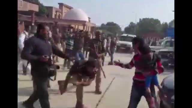 Indian policeman suspended for beating a man with a child with a baton