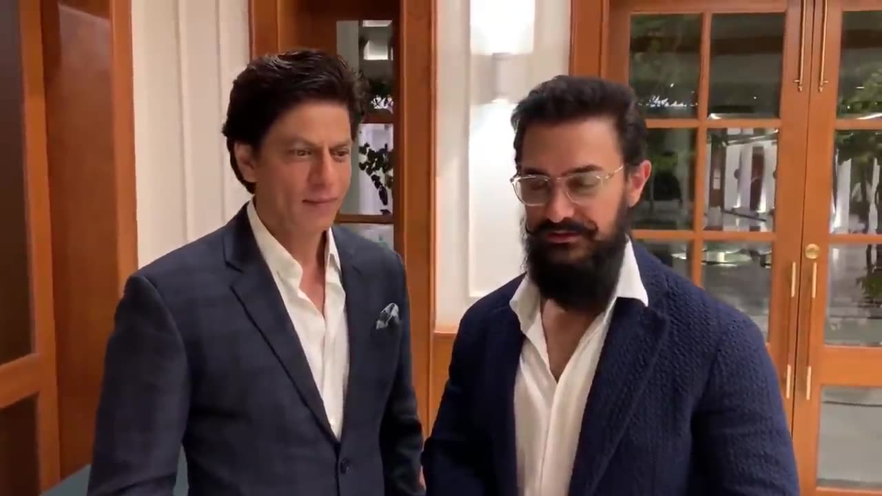 Shah Rukh Khan & Amir Khan talk about their wonderful interaction with PM Modi