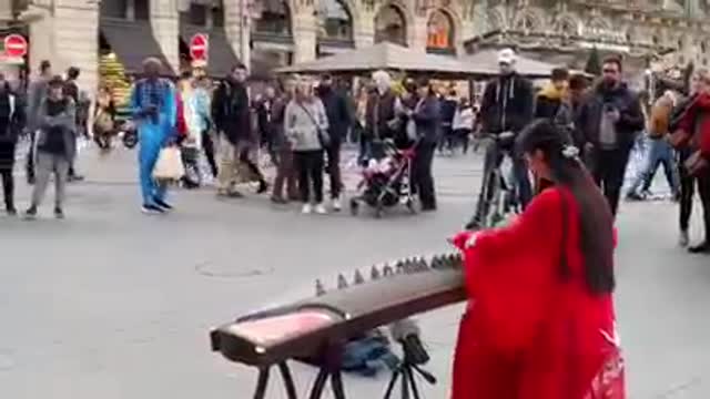 Performing the soundtrack of the movie Shanghai Bund with the zither