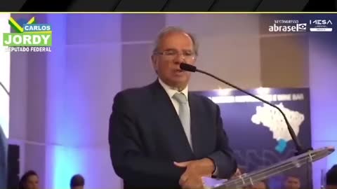 Paulo Guedes joga na cara de Lacron
