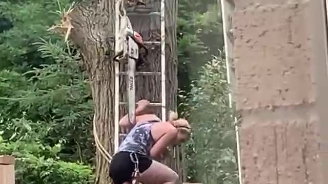 In the outdoor work must pay attention to safety, do a good job of protection