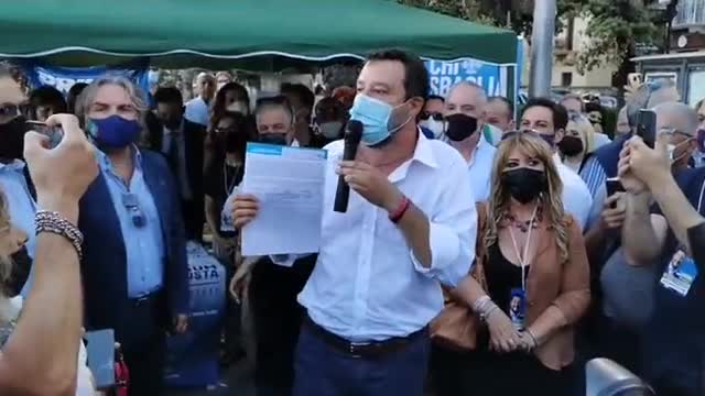🔴 Matteo Salvini dal gazebo di Salerno per la raccolta firme dei #referendumgiustizia (02/07/2021).