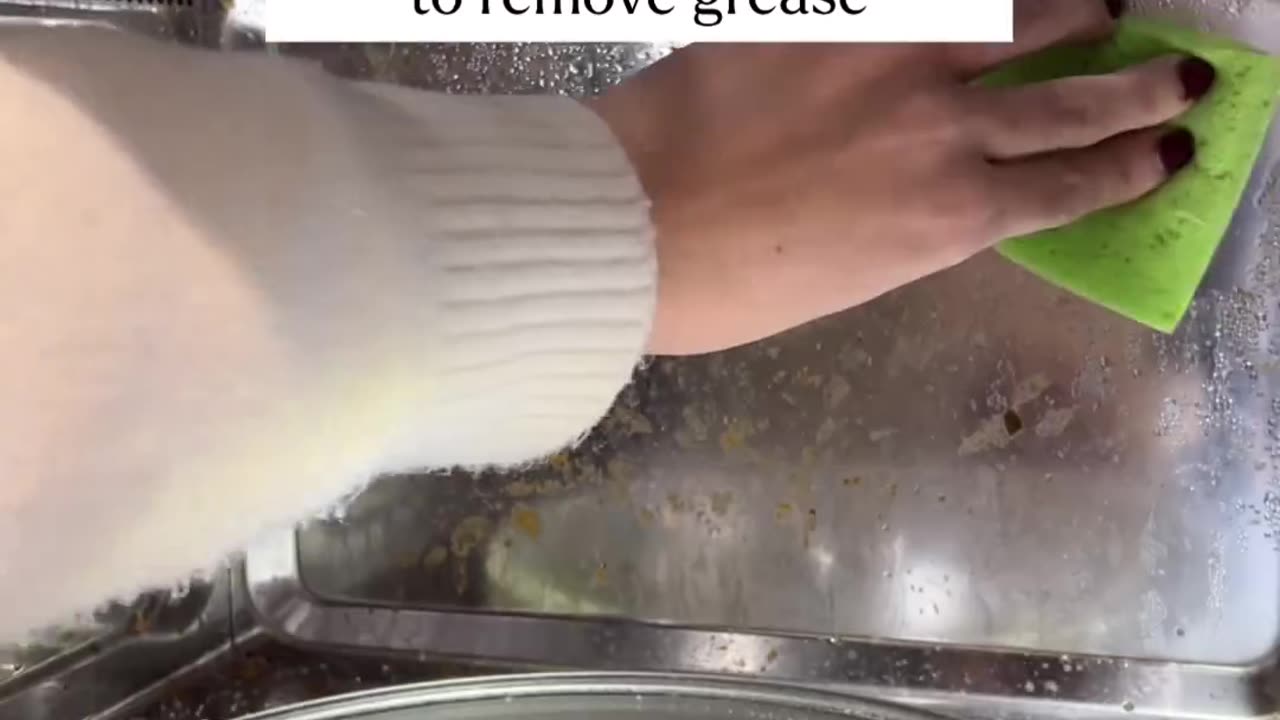 HOW TO CLEAN MICROWAVE