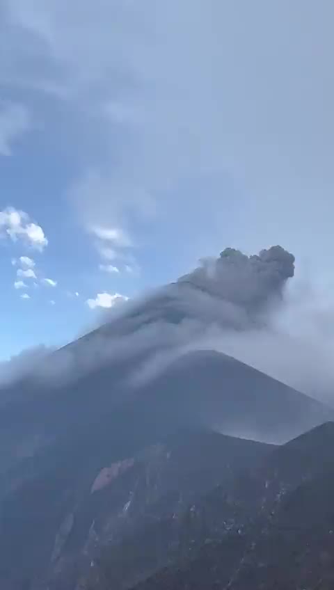 Insane lightning strike during Volcano eruption. HAARP?