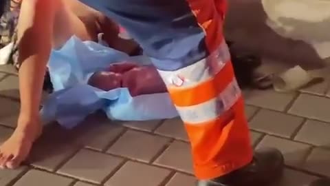 A kórház előtti járdán szült egy nő Romániában