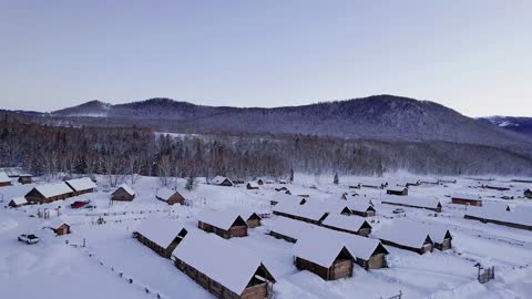 A quiet town at the foot of the snow mountain