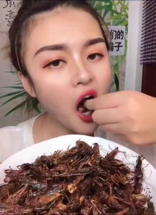 Let's see beautiful girls eating Asian food this time, very strange food #4166