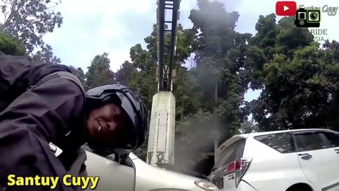 CRASH MOMENT | CB150R motorcycle crashed into a car in Indonesia