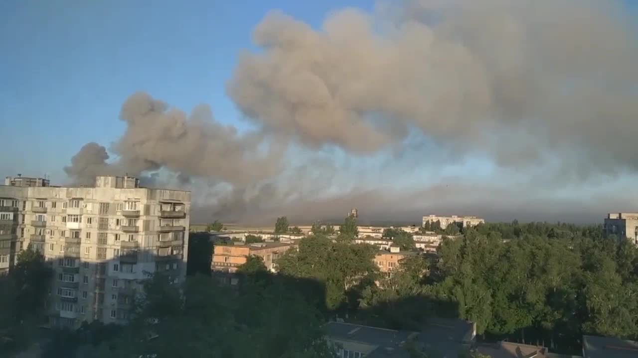 Gracious cotton descended on occupied Shakhtarsk: the ammunition depot of the Russian army detonate