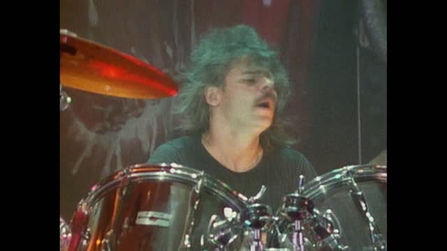 Motörhead – Eat The Rich