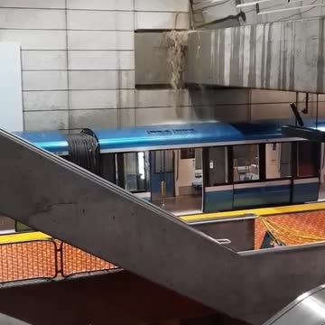 A Water Pipe Broke In Lionel-Groulx Metro & Caused A 'Waterfall' (VIDEO)
