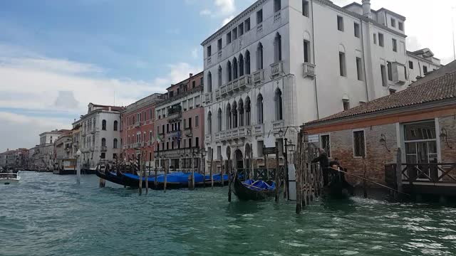 Run through Venice on a boat