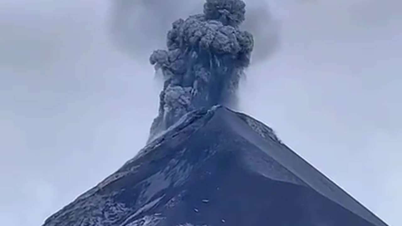 Dirty Lightning Also Known As Volcanic Lightning ~It Occurs When Volcanic Ash Particles Collide Generating Static Charges That Discharge As Lightning Within The Volcanic Plume