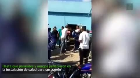 Turba irrumpe en morgue de Barahona y se lleva un cadáver