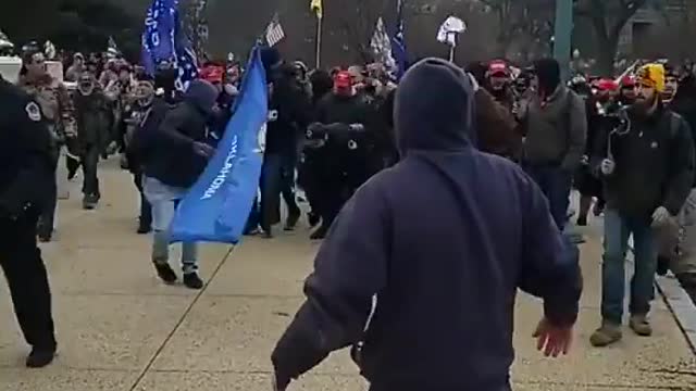 Did Capitol Police make a path for the invasion of the Capitol Building?