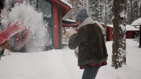 Stubborn dog thinks he can eat snow🤣