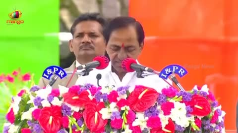 KCR Serious Comments On PM Modi At 76th Independence Day Celebrations