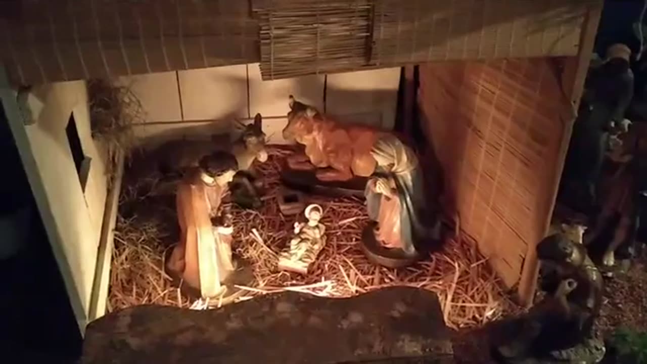Läser ur Bibeln i Mariakyrkan i Helsingborg. 13 Dec. 2018