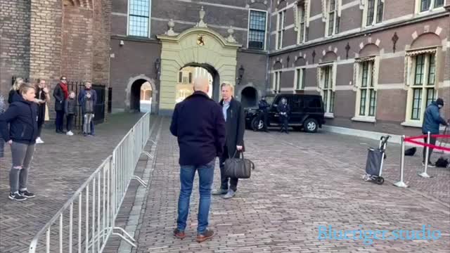 Huig Plug #17. De vrijdag van Huig op Binnenhof MSM heeft ineens allemaal zwarte plopkappen