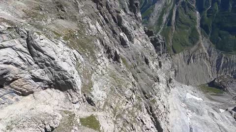 Once in a lifetime flight along the eastern ridge of the Eiger-17