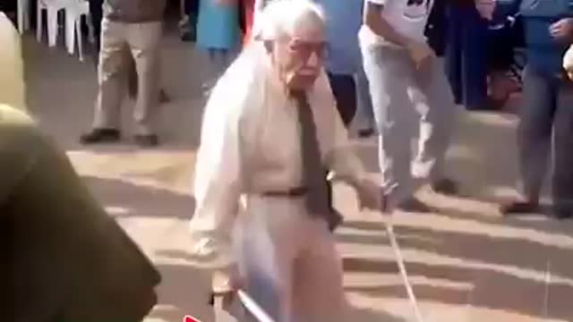 the man of happiness, he still resists his age, let's go at the end of great happiness