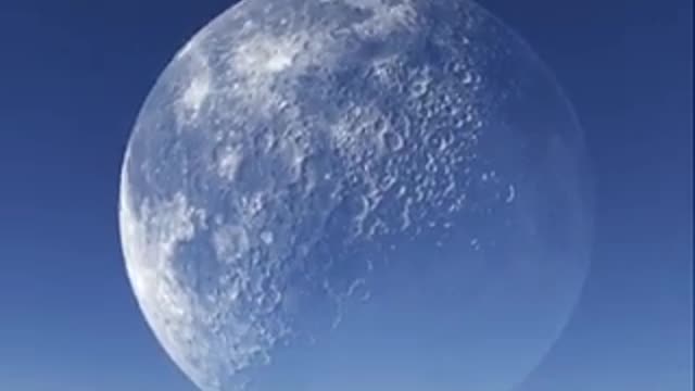 MOON MOUNT PASSING NEAR THE EARTH !