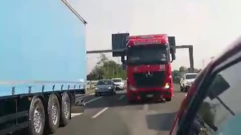 A clacson spiegati per riconoscersi