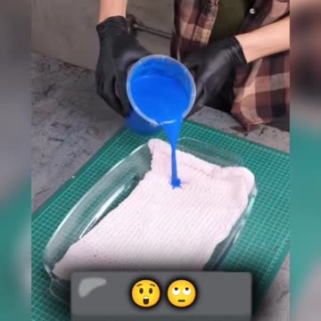 Can you believe it? Two plastic bottles can actually make a hat.|entertainment video