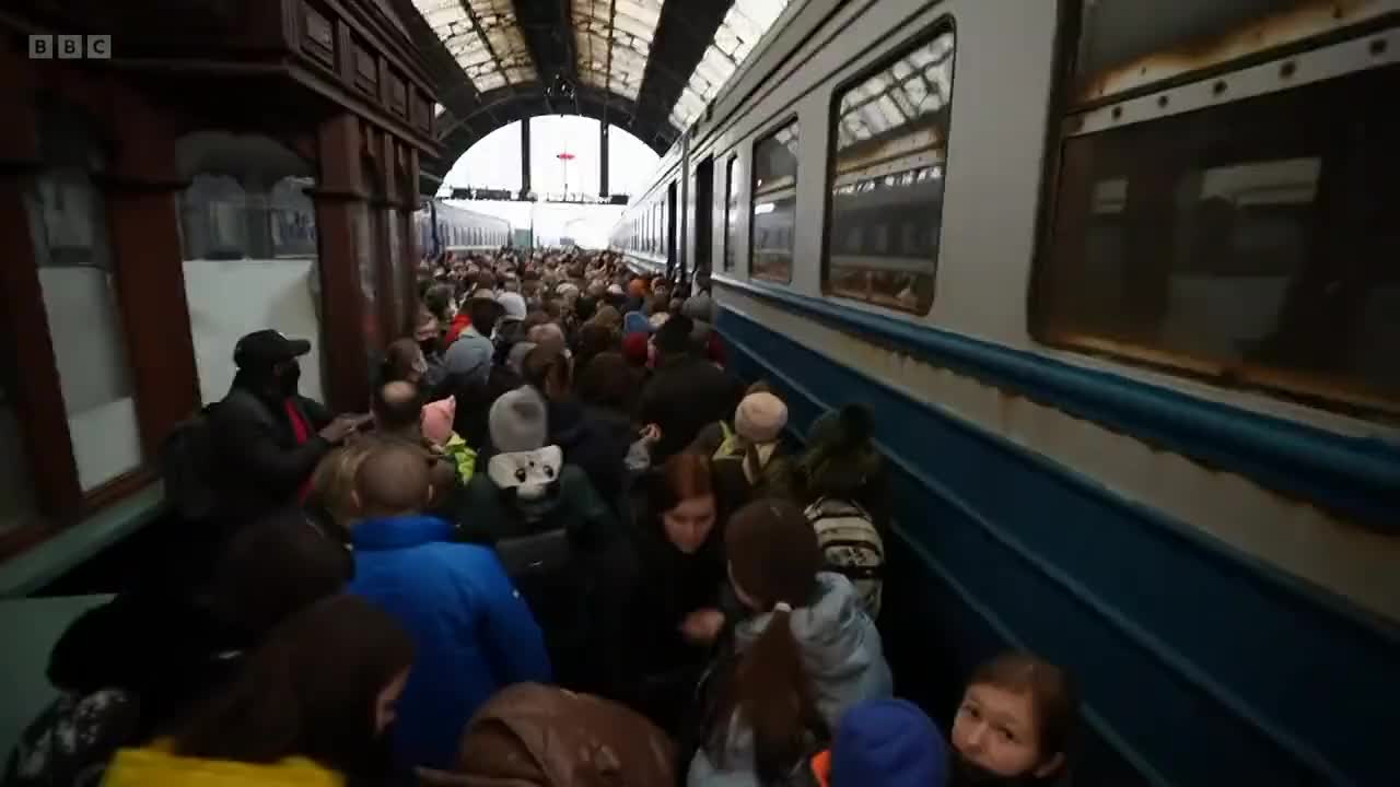 Ukraine Crisis_ Refugees cross into neighbouring countries