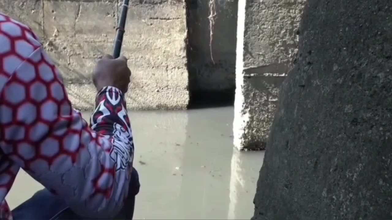 Mancing di kolong jembatan