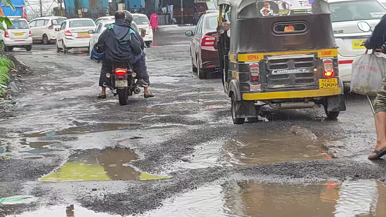 Thease are the Roads of Mumbai cant believe