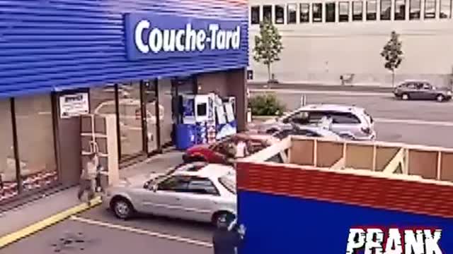 CAR HIDE PRANK