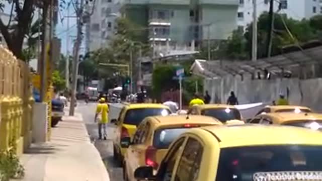 Taxistas se toman el barrio Manga