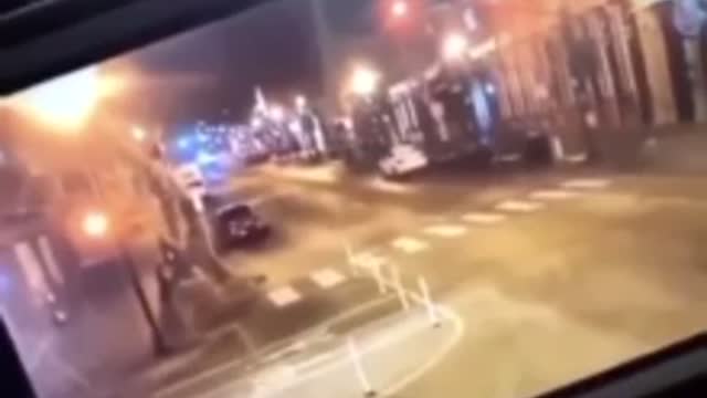 Nashville Bomb explosion, Officer just walks out of sight