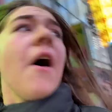 Manhole explosion causes panic in New York's Times Square