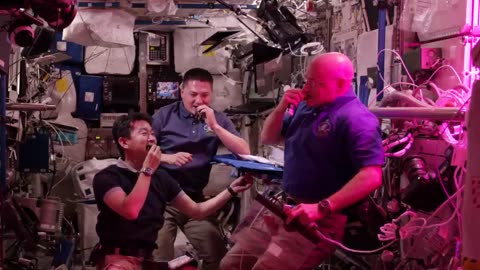 Space in 4K - First Lettuce Grown and Eaten in Space