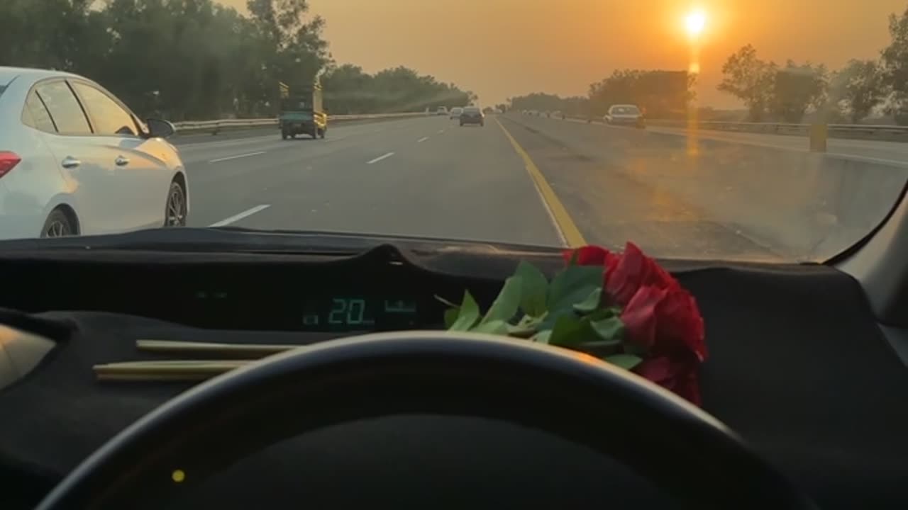 Dewana kar raha whatsapp status
