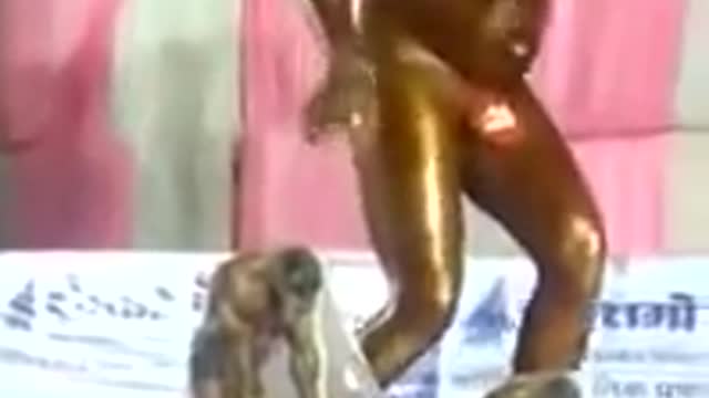 Free posing bodybuilding funny dance so video.