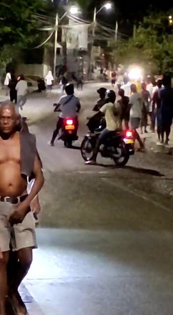 Video: Más de 40 jóvenes se enfrentaron en calle de popular barrio de Cartagena