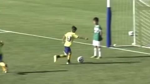 Misses Open Goal From Point Blank