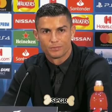 Ronaldo watching cristinio modeling