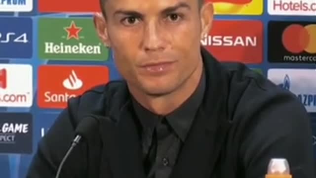 Ronaldo watching cristinio modeling