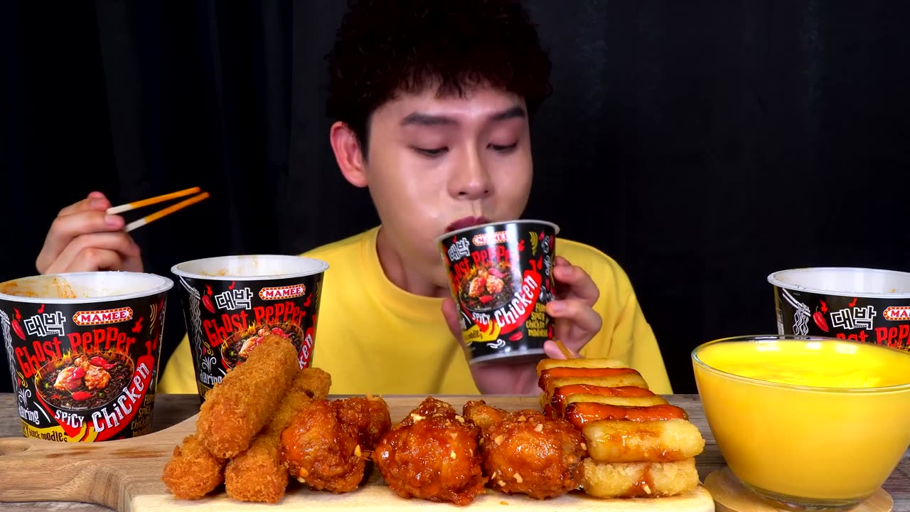 ASMR 파이어 고스트페퍼--소떡소떡 새우스틱 멘보샤 닭다리 치즈소스 찍먹방_ Ghost Pepper Noodles With Chicken Legs Menbosha MuKBang_