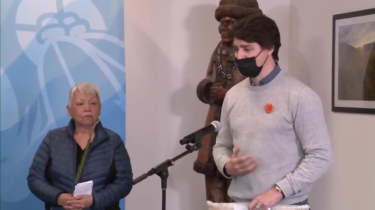 PM Justin Trudeau exchanges gifts during visit to Williams Lake First Nation