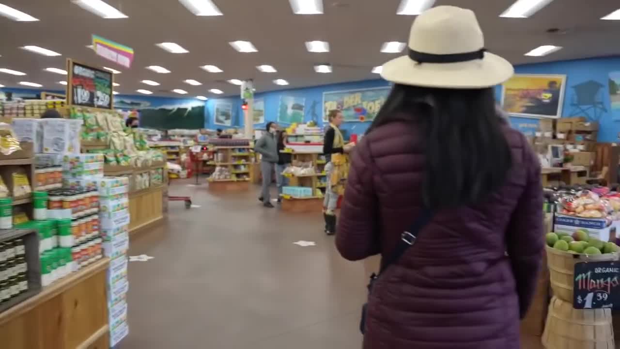 Trader Joe Staff Freaks Out At Unmuzzled Shoppers