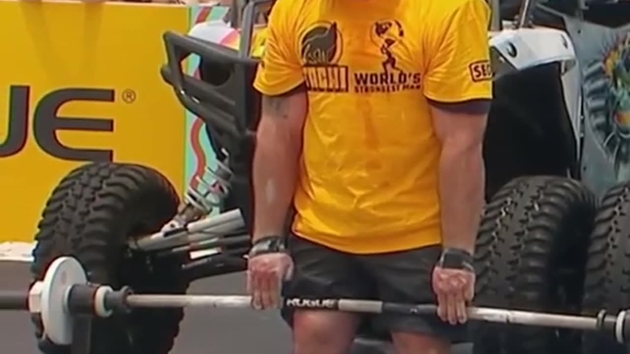 Incredible deadlift showing off by brian shaw