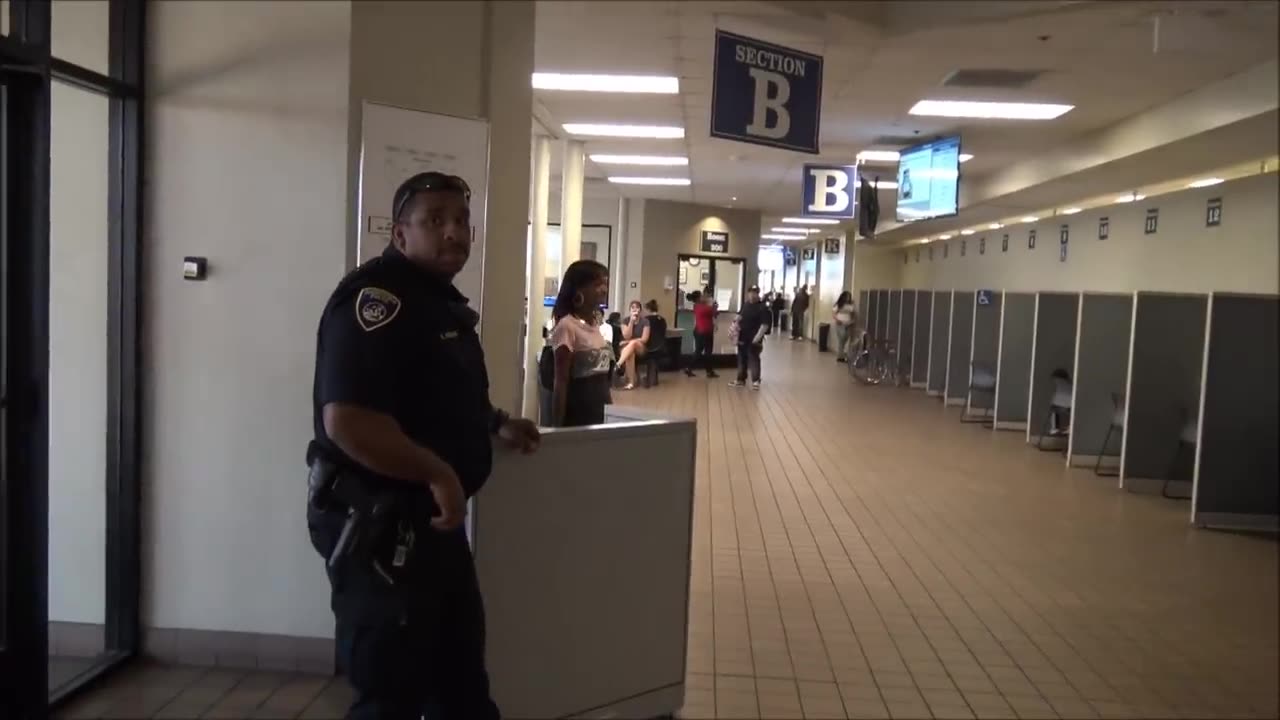 Lady Goes Nuts On Me And Cop Just Stands Laughing At It Human Resources-1st Amendment Audit