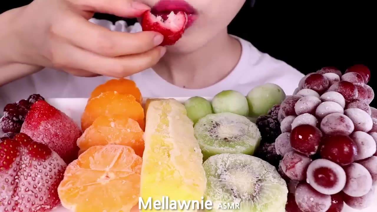 ASMR FROZEN FRUITS 얼린과일 STRAWBERRY, GRAPE, KIWI, PINEAPPLE, BLACKBERRY etc. EATING SOUNDS MUKBANG 먹방