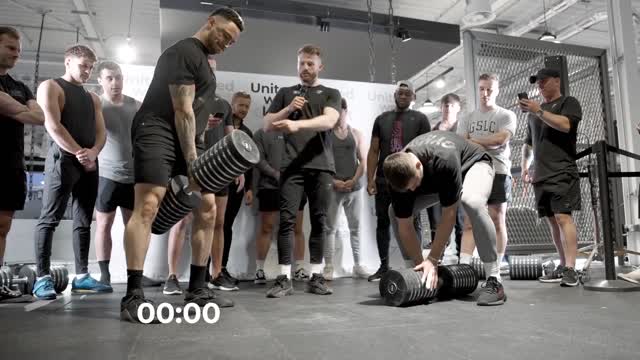 WHO CAN HOLD THE 100KG DUMBBELL THE LONGEST? STRENGTH TEST